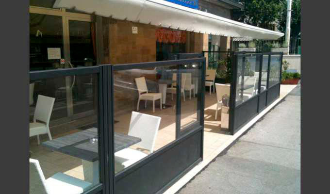 Paravento vetro/alluminio per dehor, locali, bar, ristoranti, gelaterie, birrerie