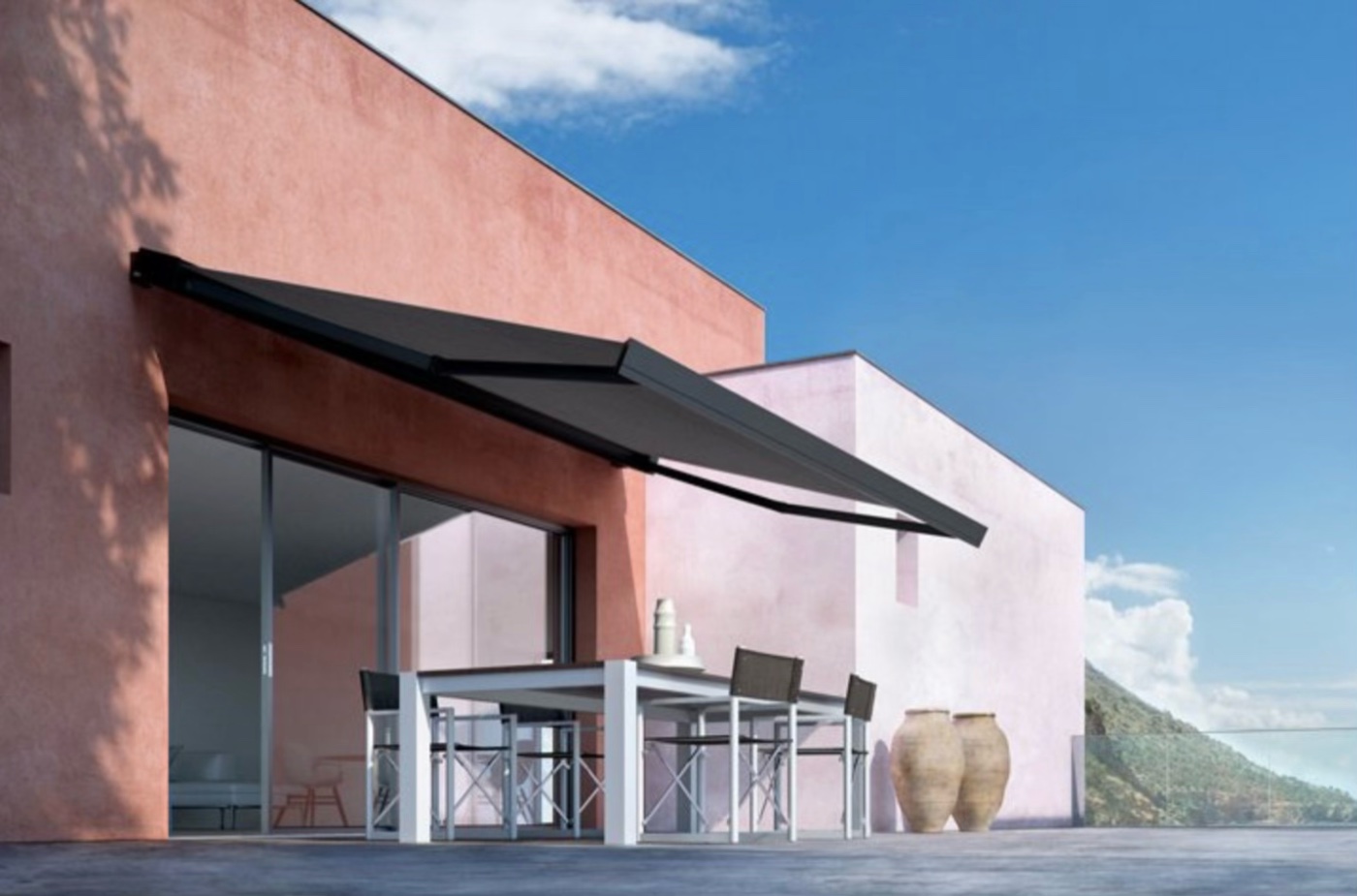 Tenda da sole su misura installata su terrazzo residenziale